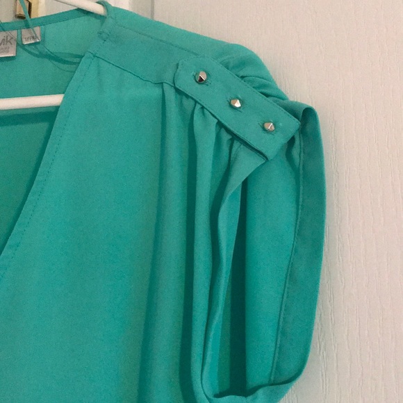 Twin brand - Mint blouse with shoulder detail - Picture 2 of 2